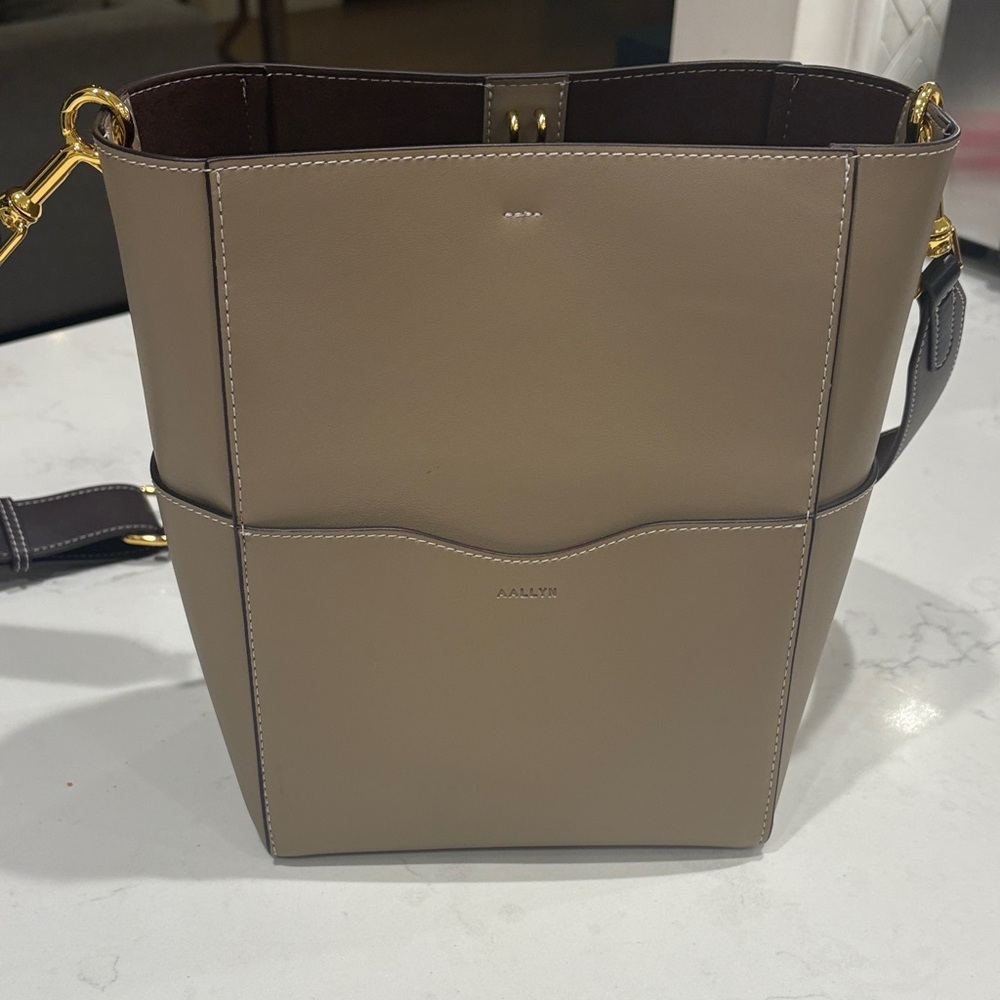 AALLYN JORDAN BUCKET BAG